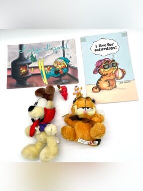 Garfield Odie Lot Plush Clinging Around Vampire Lodge Lizard Saturday Poster Vtg
